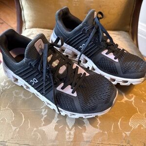 On Running Black and purple 8.5 Athletic Shoes